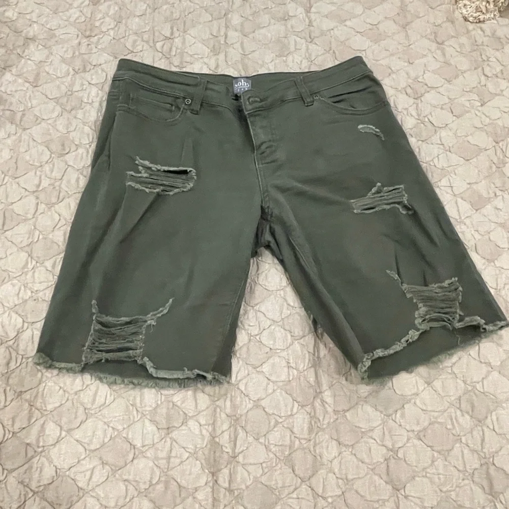 Ripped Olive Green Denim Shorts‎